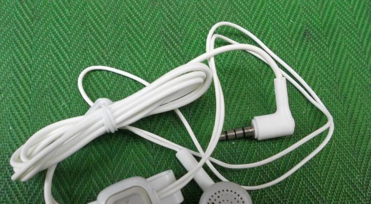 手机赠送的耳机，品质如何？（探究手机赠送耳机的性能与音质）