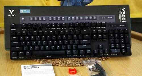 雷柏V500玩CF的体验报告（准确、舒适、畅快射击，雷柏V500带给你全新的CF游戏体验）