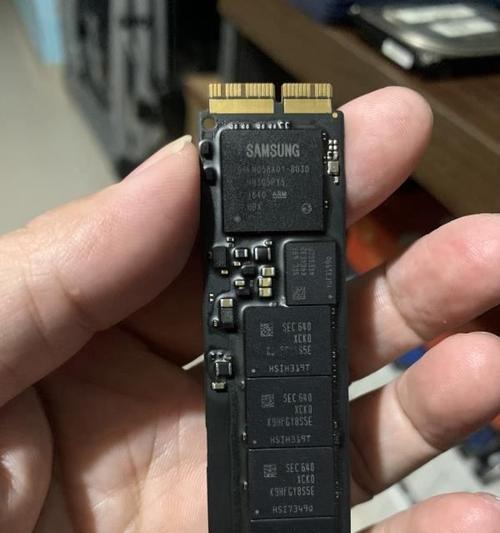 固态硬盘突然坏了，如何恢复数据库？（有效方法帮助您应对硬盘损坏的数据库恢复问题）
